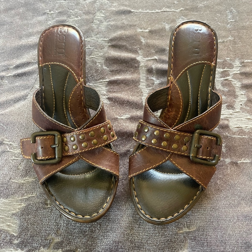 Born Leather Wedge Sandals Brown Studded Buckle Comfort Slide Women’s Size 5.5–6 - Picture 2 of 4